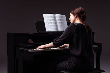 Picture of Piano Numerique YAMAHA CLP745PE noir brillant